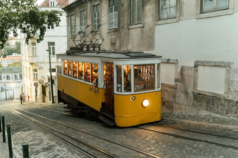 Eine Standseilbahn in Lissabon
