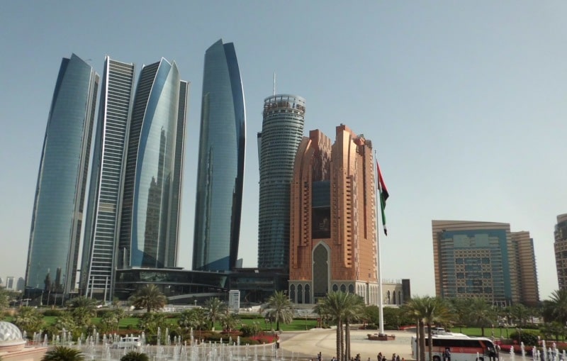 Blick vom Emirate Palace zu den Etihad Towers