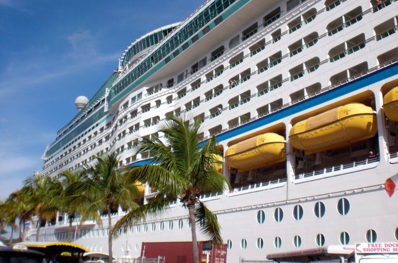 Explorer of the Seas am West Indian Company Dock in Charlotte Amalie auf St. Thomas