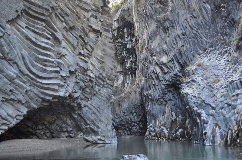 In Messina auf eigene Faust zur Alcantara-Schlucht