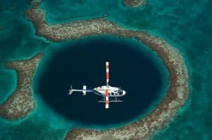 Flug über das Blue Hole