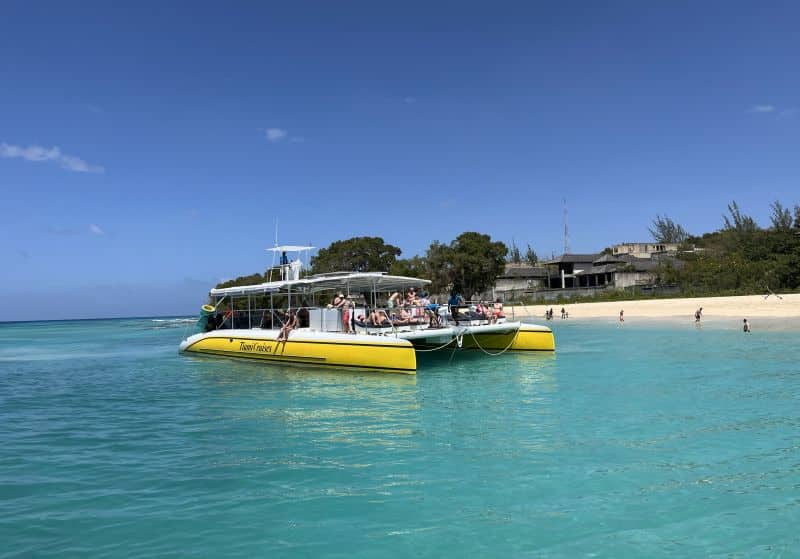 Katamaranfahrten sind beliebte Landausflüge auf Barbados