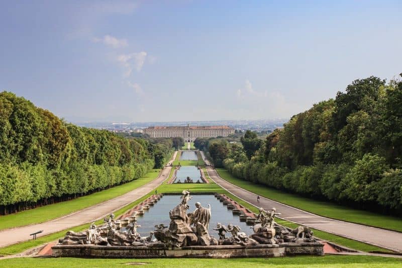 Der Königspalast von Caserta ist ein Ziel für Landausflüge in Neapel