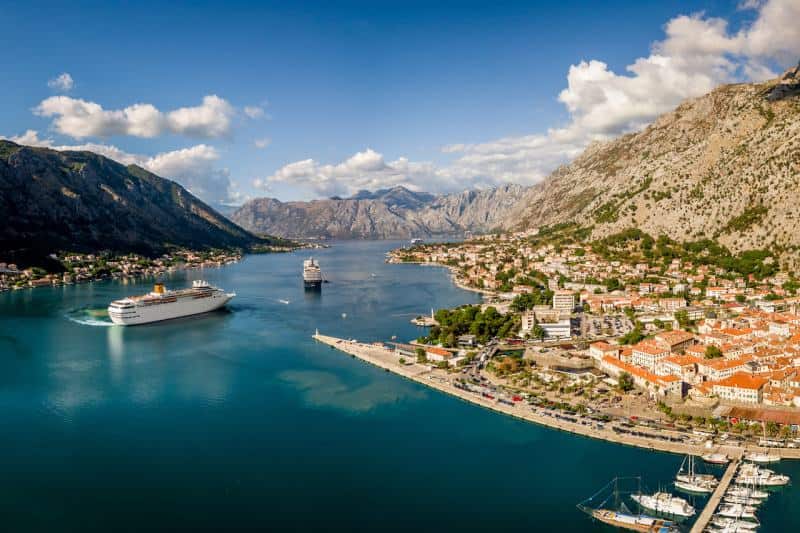 Kreuzfahrtschiffe vor Kotor