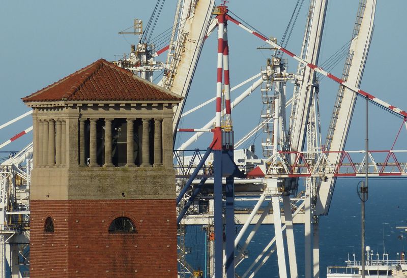 Kreuzfahrtschiffe liege im Industriehafen