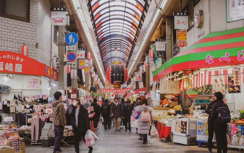 Blick in den Kuromon Market in Osaka