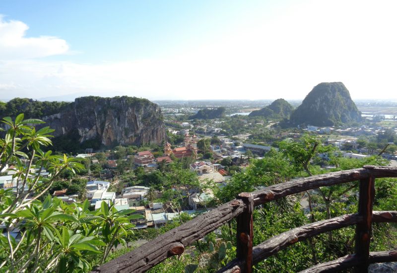 Blick auf die Marble Mountains in Da Nang