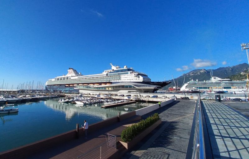 Mein Schiff Herz an der Stazione Marittima