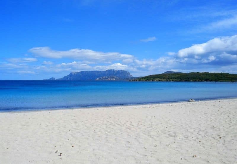 Die Spiagge Pittulongu ist der beliebteste Strand für den Tag in Olbia auf eigene Faust