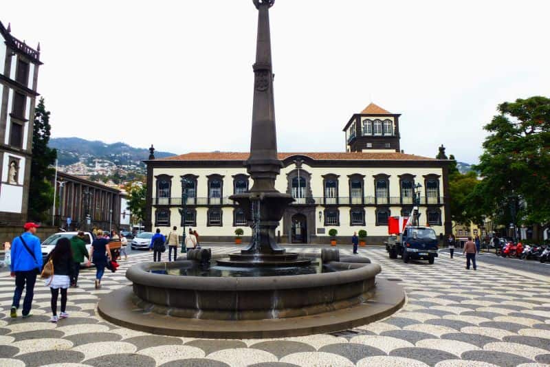 Praca do Município mit dem Rathaus