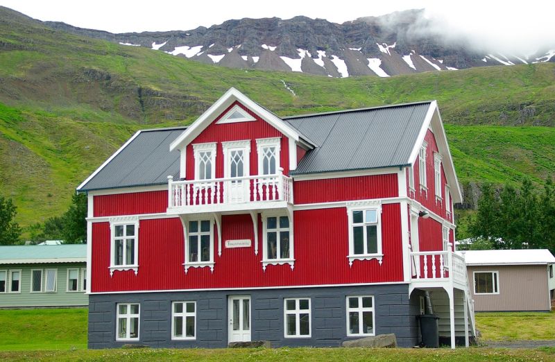 Schöne Holzhäuser in Seyðisfjörður
