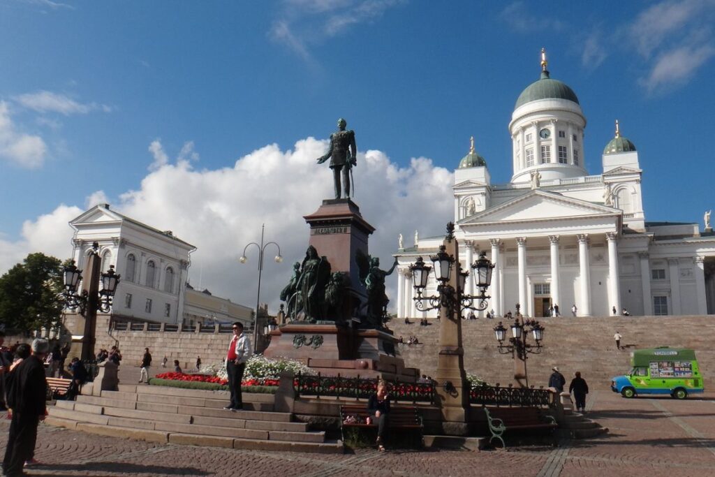 Senatsplatz und Dom von Helsinki