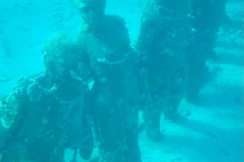 Skulpturen unter Wasser