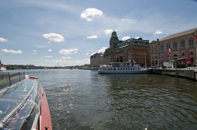 Stadtrundfahrten zu Wasser sind beliebte Landausflüge in Stockholm