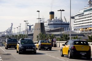 Taxen auf der Mole (Höhe Terminal C)