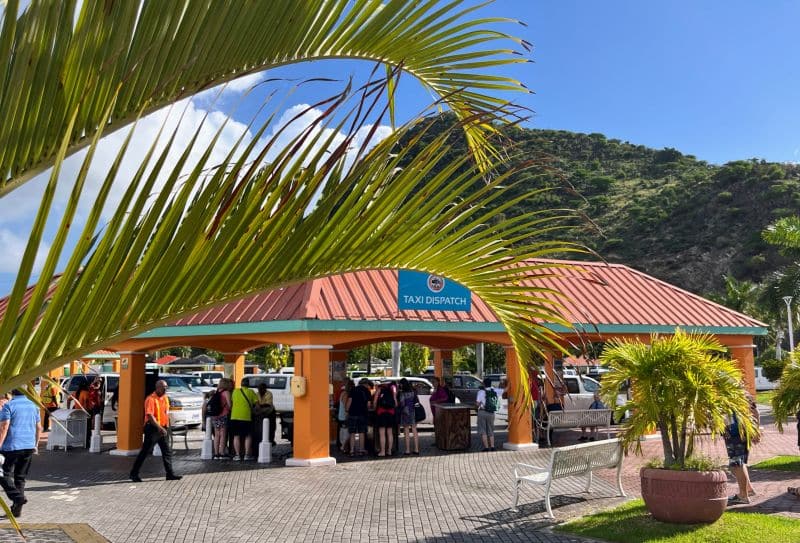 Sint Maarten auf eigene Faust mit einem Taxi erkunden