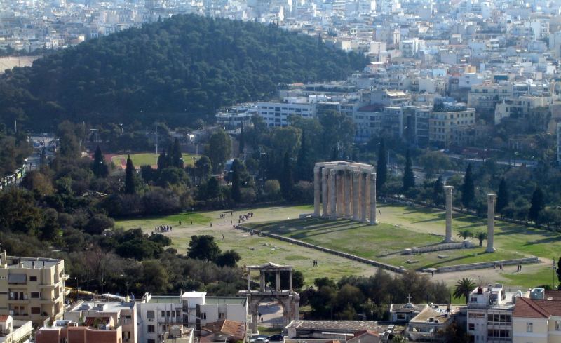 Tempel des olympischen Zeus (fotografiert von der Akropolis)