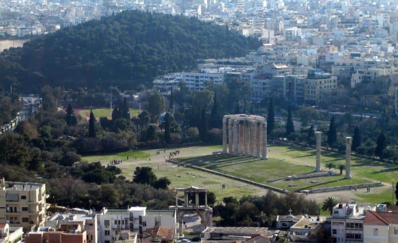 Tempel des olympischen Zeus (fotografiert von der Akropolis)