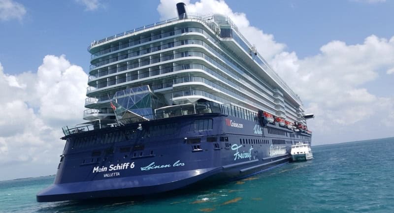 Tender bei der Mein Schiff 6 vor Belize