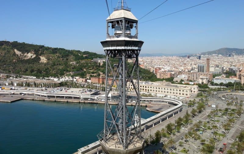Torre de Jaume I der Hafenseilbahn