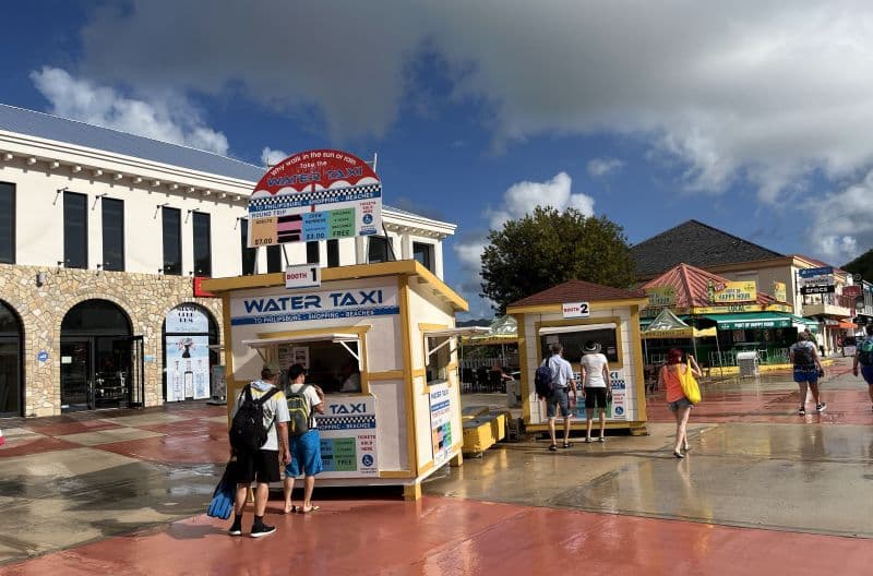 In Sint Maarten auf eigene Faust mit einem Wassertaxi nach Philipsburg fahren