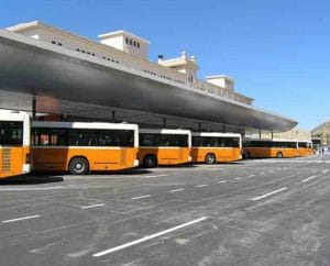 Öffentliche Busse am Busbahnhof